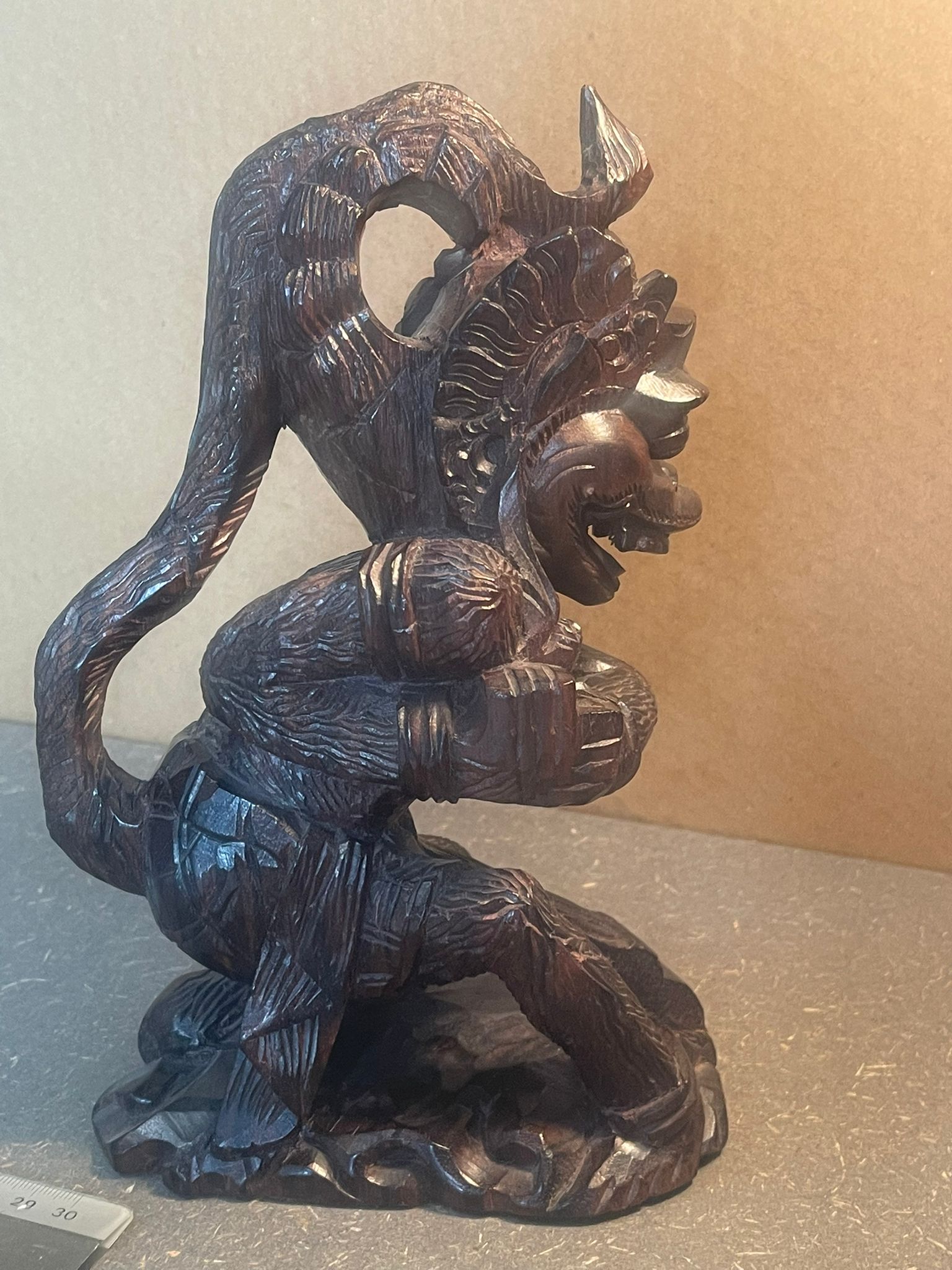 Handgeschnitzte Holzfigur – ca. 20 cm hoch