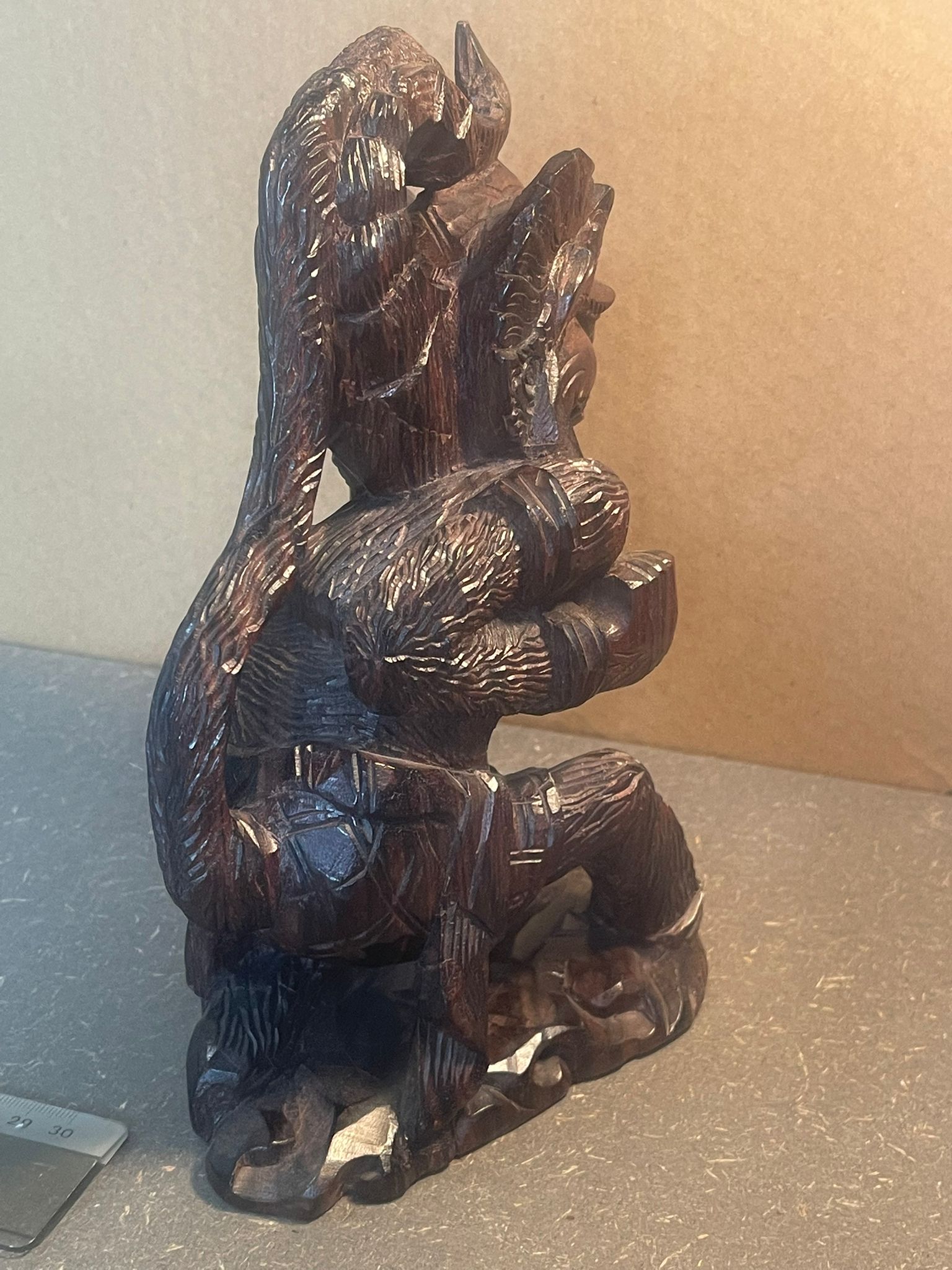 Handgeschnitzte Holzfigur – ca. 20 cm hoch