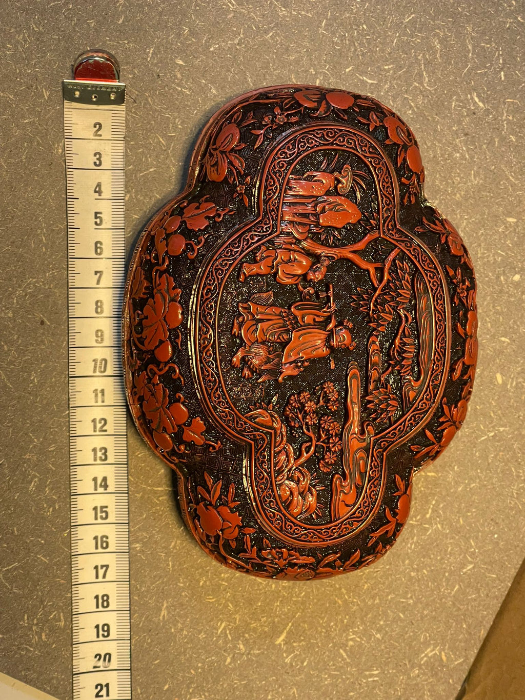 Chinesische Schnitzlackdose Dunkelrot Replica nach Vorbild aus dem 16. Jh.