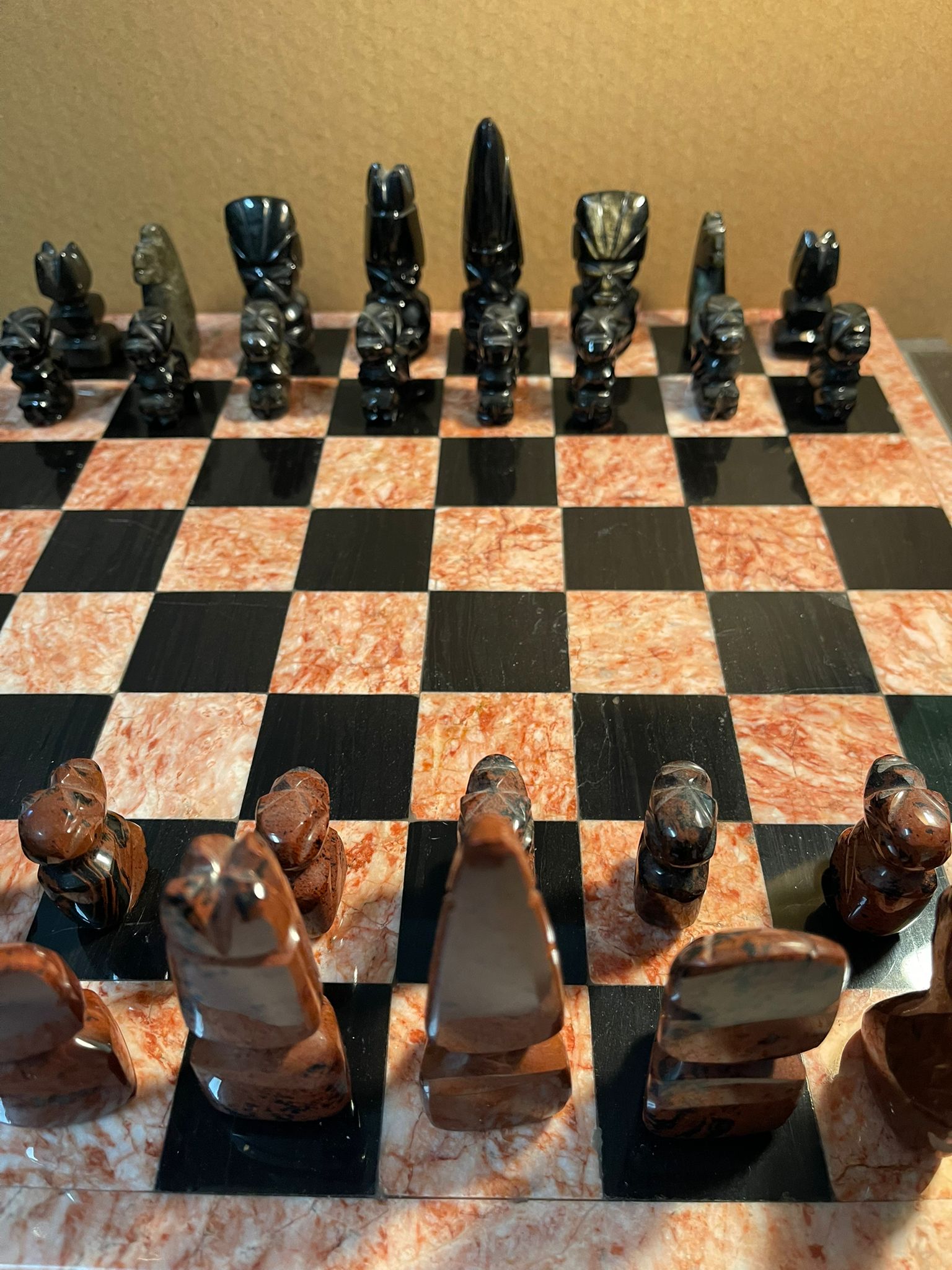 Schachbrett Set - Handgefertigtes Schachspiel aus Naturstein / Marmor (36 x 36 cm)