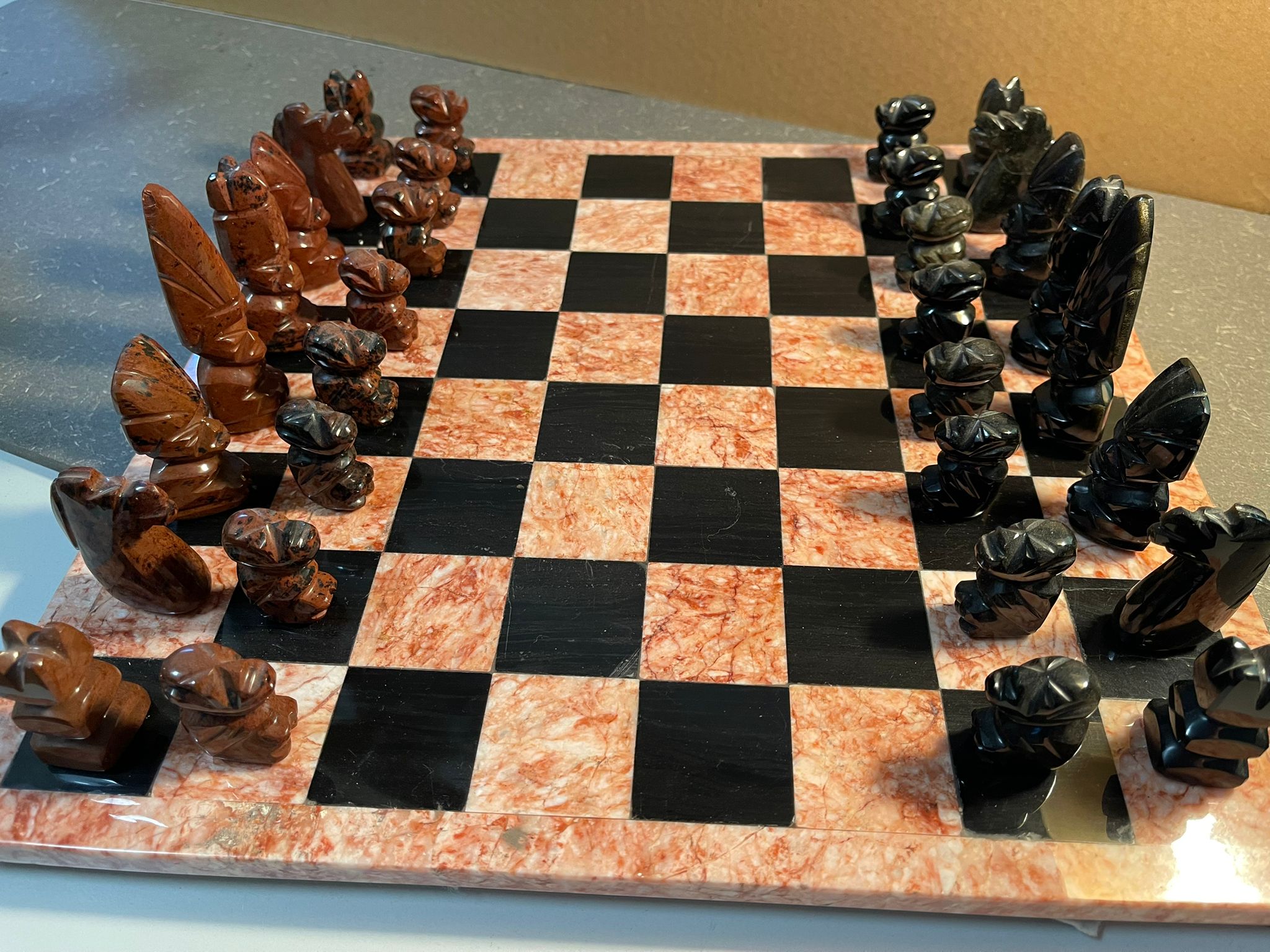 Schachbrett Set - Handgefertigtes Schachspiel aus Naturstein / Marmor (36 x 36 cm)