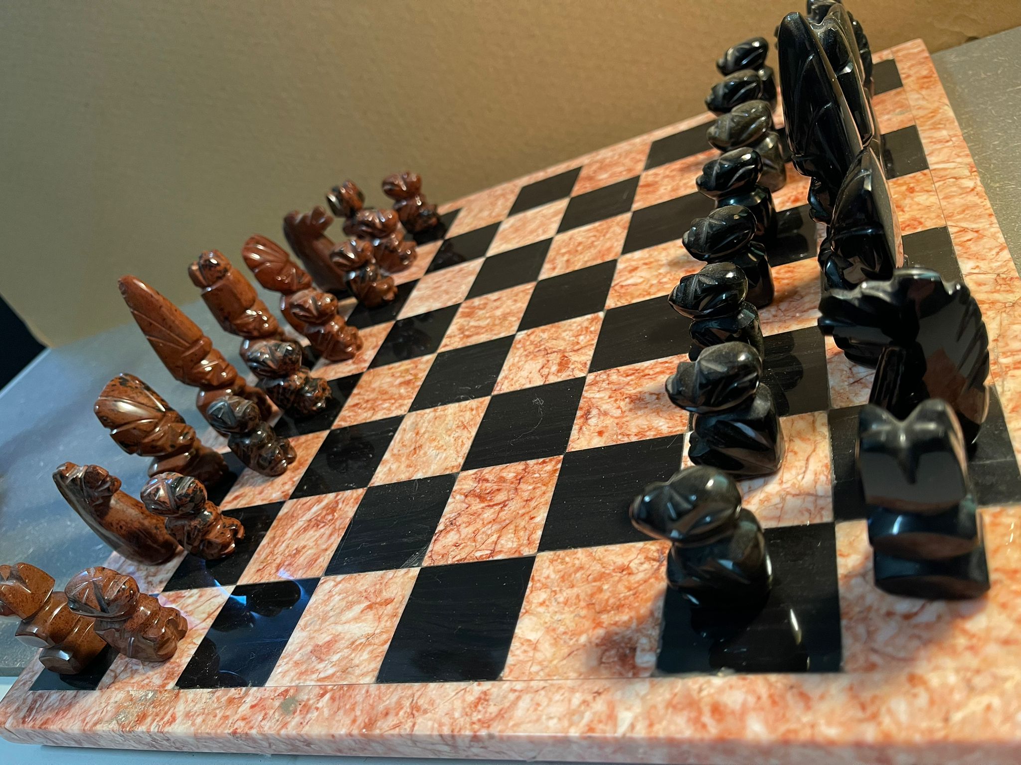 Schachbrett Set - Handgefertigtes Schachspiel aus Naturstein / Marmor (36 x 36 cm)