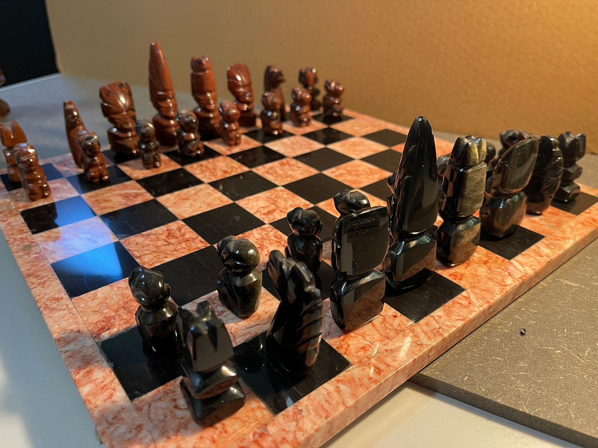 Schachbrett Set - Handgefertigtes Schachspiel aus Naturstein / Marmor (36 x 36 cm)