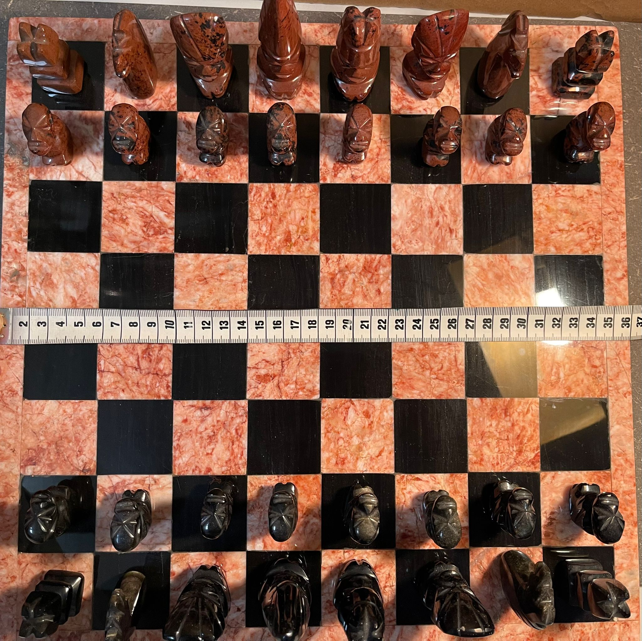 Schachbrett Set - Handgefertigtes Schachspiel aus Naturstein / Marmor (36 x 36 cm)