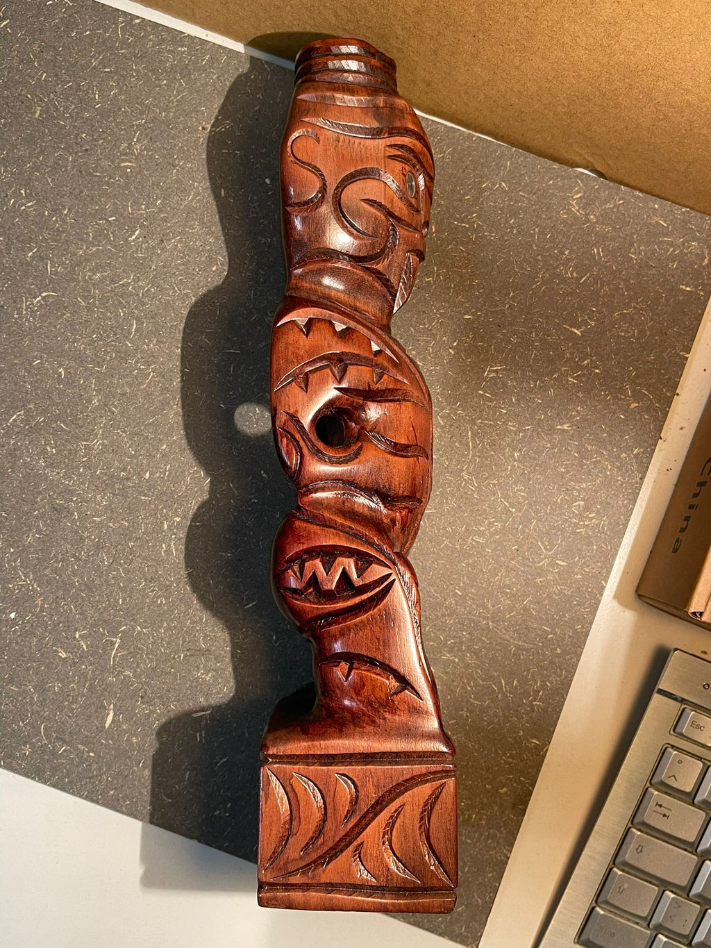 Handgeschnitzte Vintage Maori Tiki Figur – Edles Matai-Holz mit Paua-Muschel-Augen (32 cm)