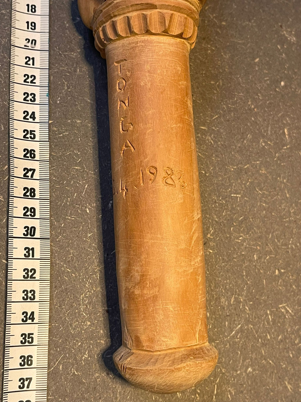 Handgeschnitzter Holzstab / Figur Tonga – Polynesische Schnitzarbeit – ca. 37 cm