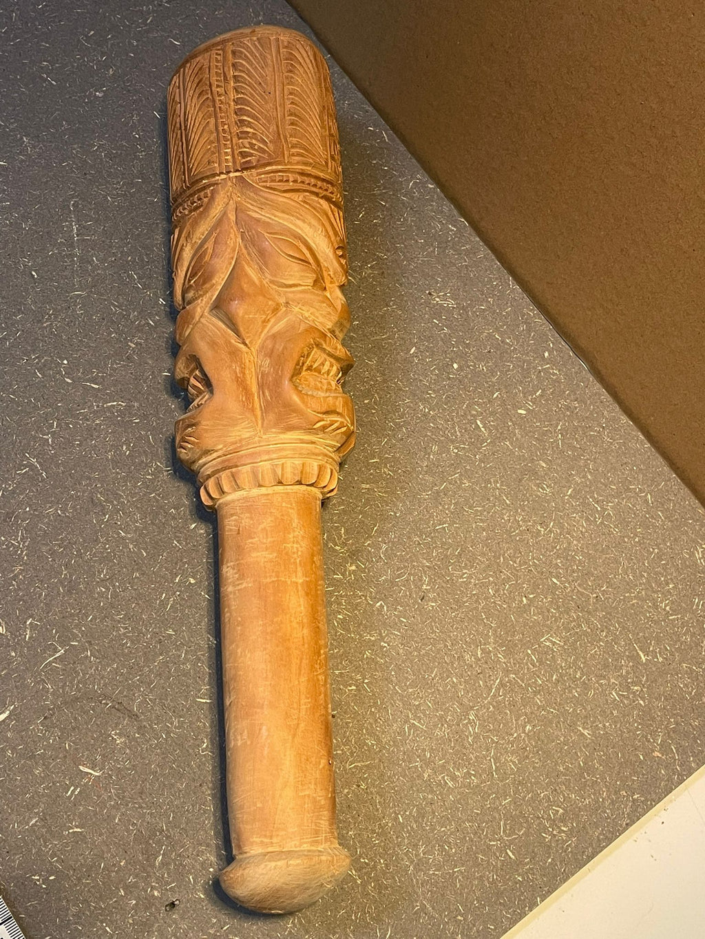 Handgeschnitzter Holzstab / Figur Tonga – Polynesische Schnitzarbeit – ca. 37 cm