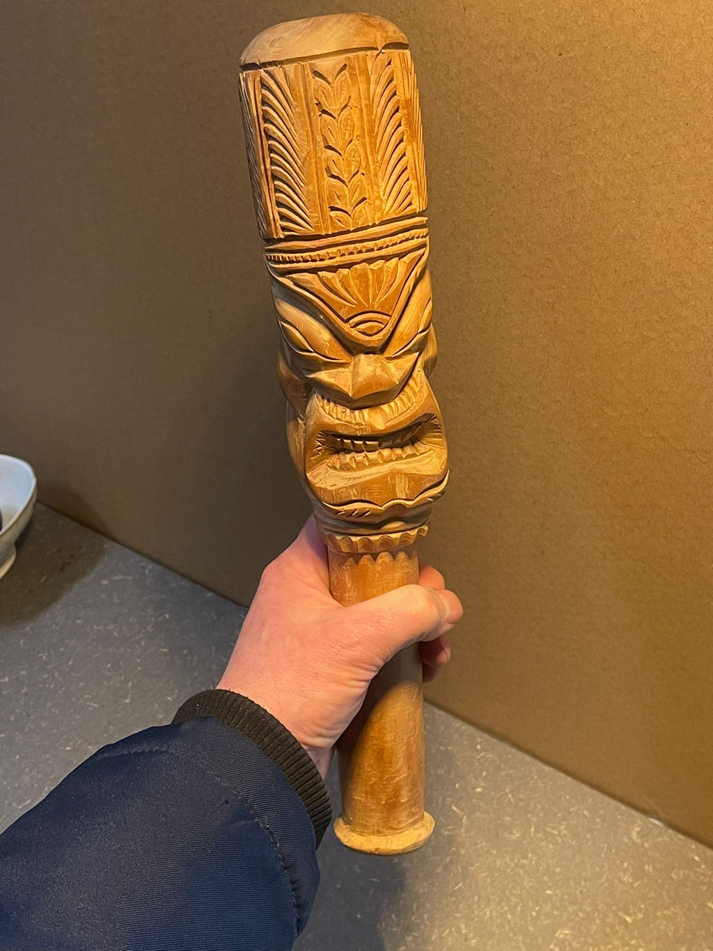 Handgeschnitzter Holzstab / Figur Tonga – Polynesische Schnitzarbeit – ca. 37 cm