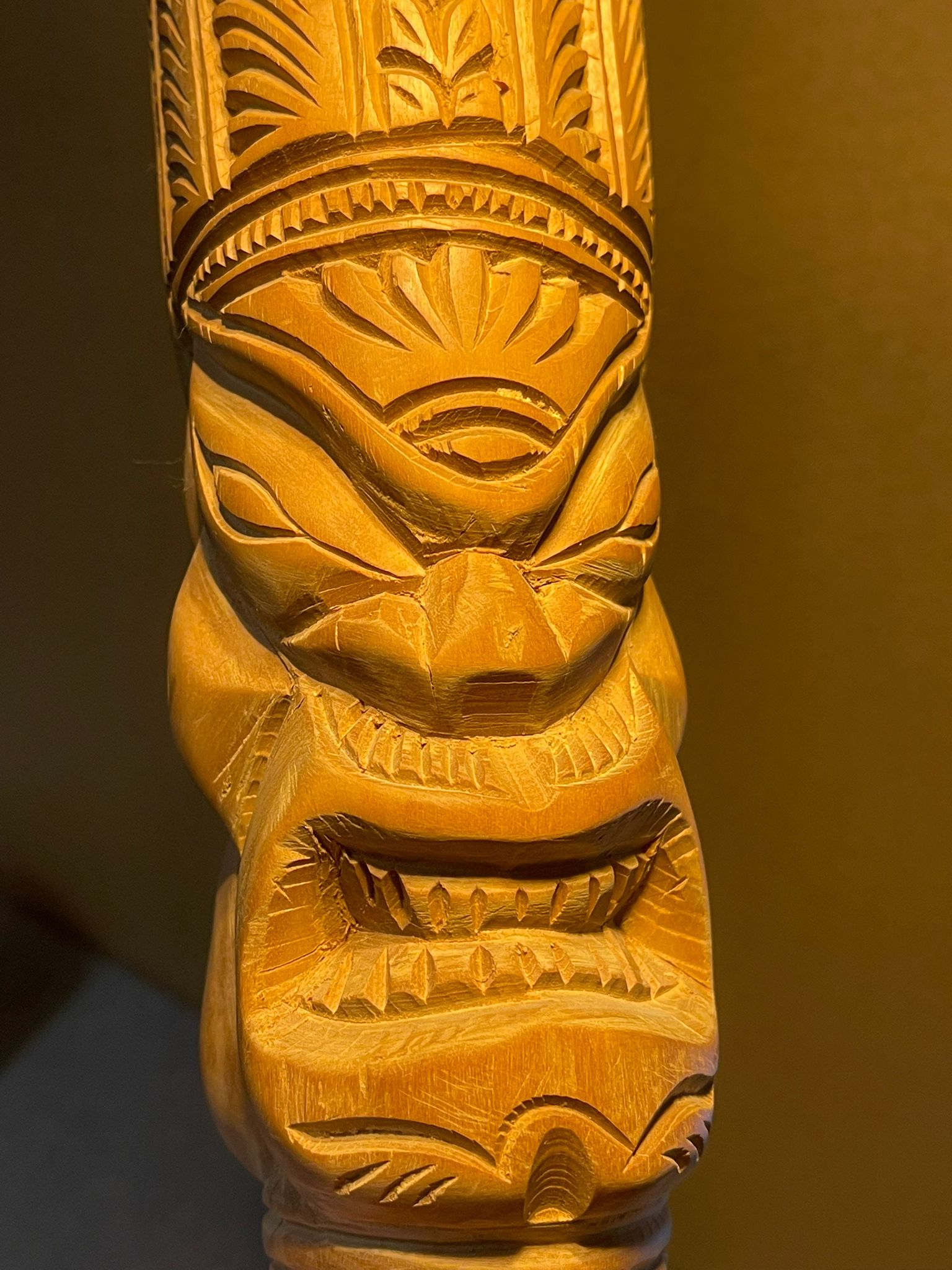 Handgeschnitzter Holzstab / Figur Tonga – Polynesische Schnitzarbeit – ca. 37 cm