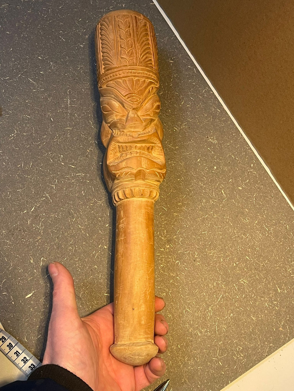 Handgeschnitzter Holzstab / Figur Tonga – Polynesische Schnitzarbeit – ca. 37 cm